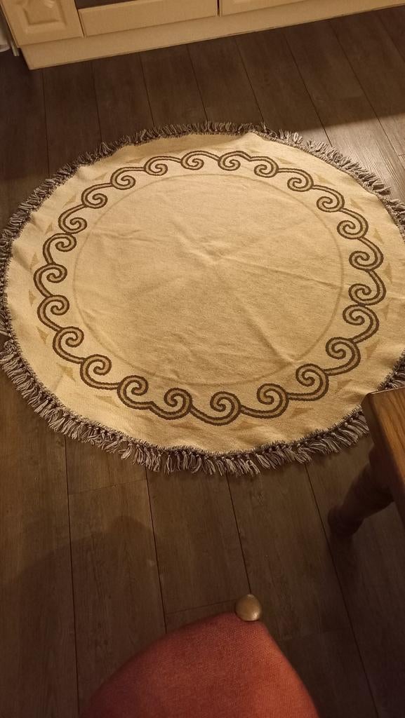 Rond tafelkleed.Beige/creme/met bruin patroon, Ophalen of Verzenden, Rond