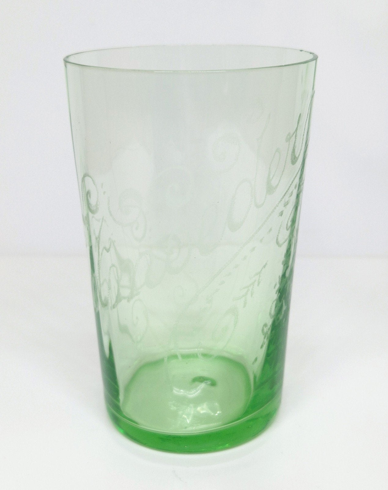 Uranium glazen waterglas met geëtst decor, eind 19e eeuw., Ophalen
