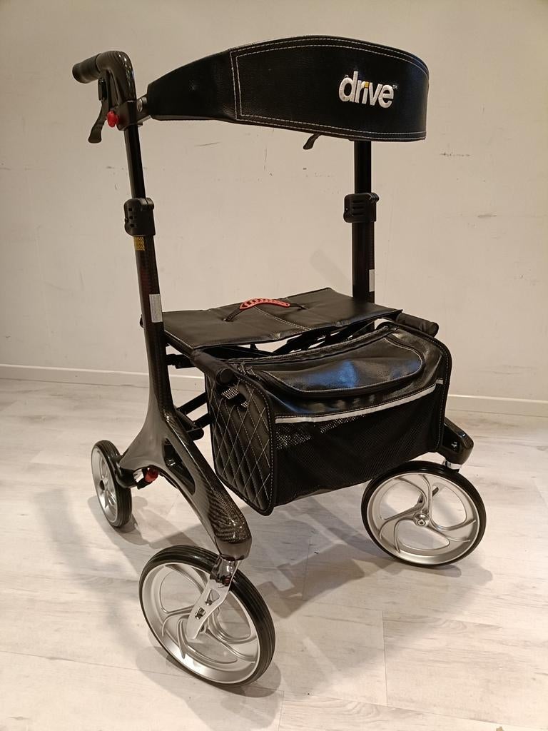 Drive Nitro Carbon 5 kg Medium rollator incl Servicebeurt., Diversen, Rollators, -, -, Ophalen of Verzenden, Zo goed als nieuw