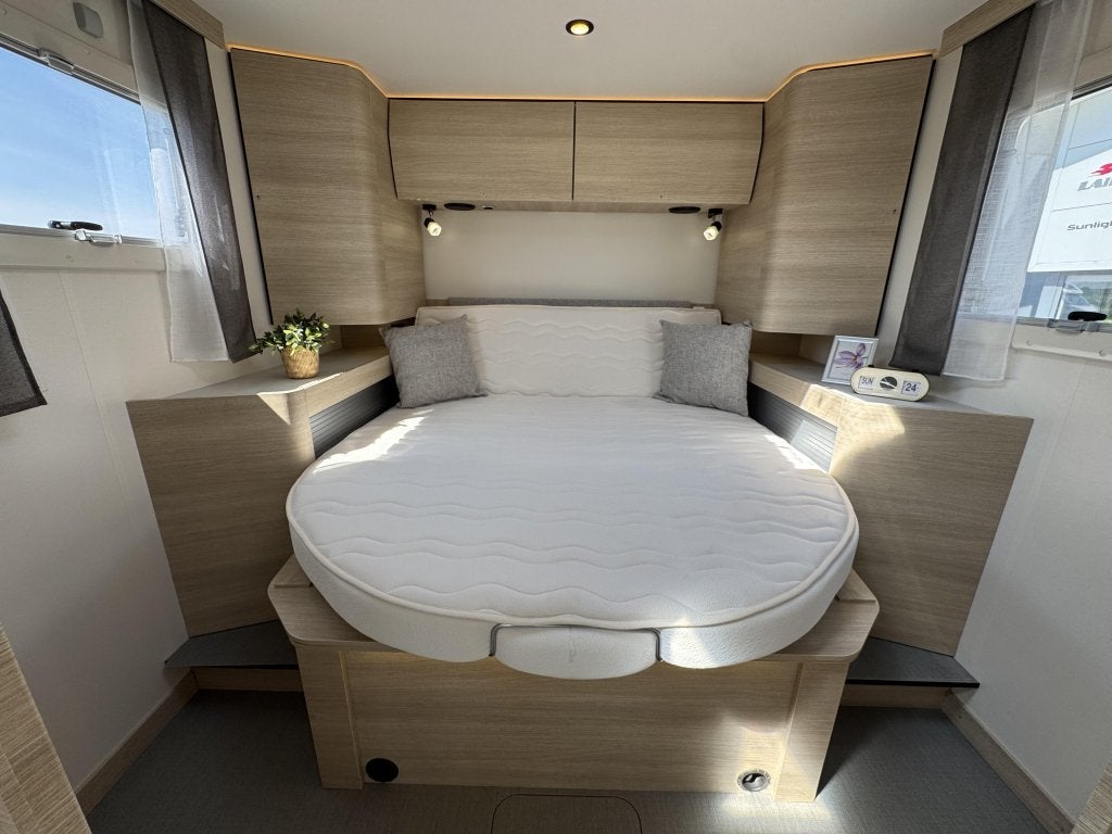 Rapido I 886 F Automaat Queensbed Hefbed 2024, Ringverwarming, Fiat, Luifel, Bedrijf