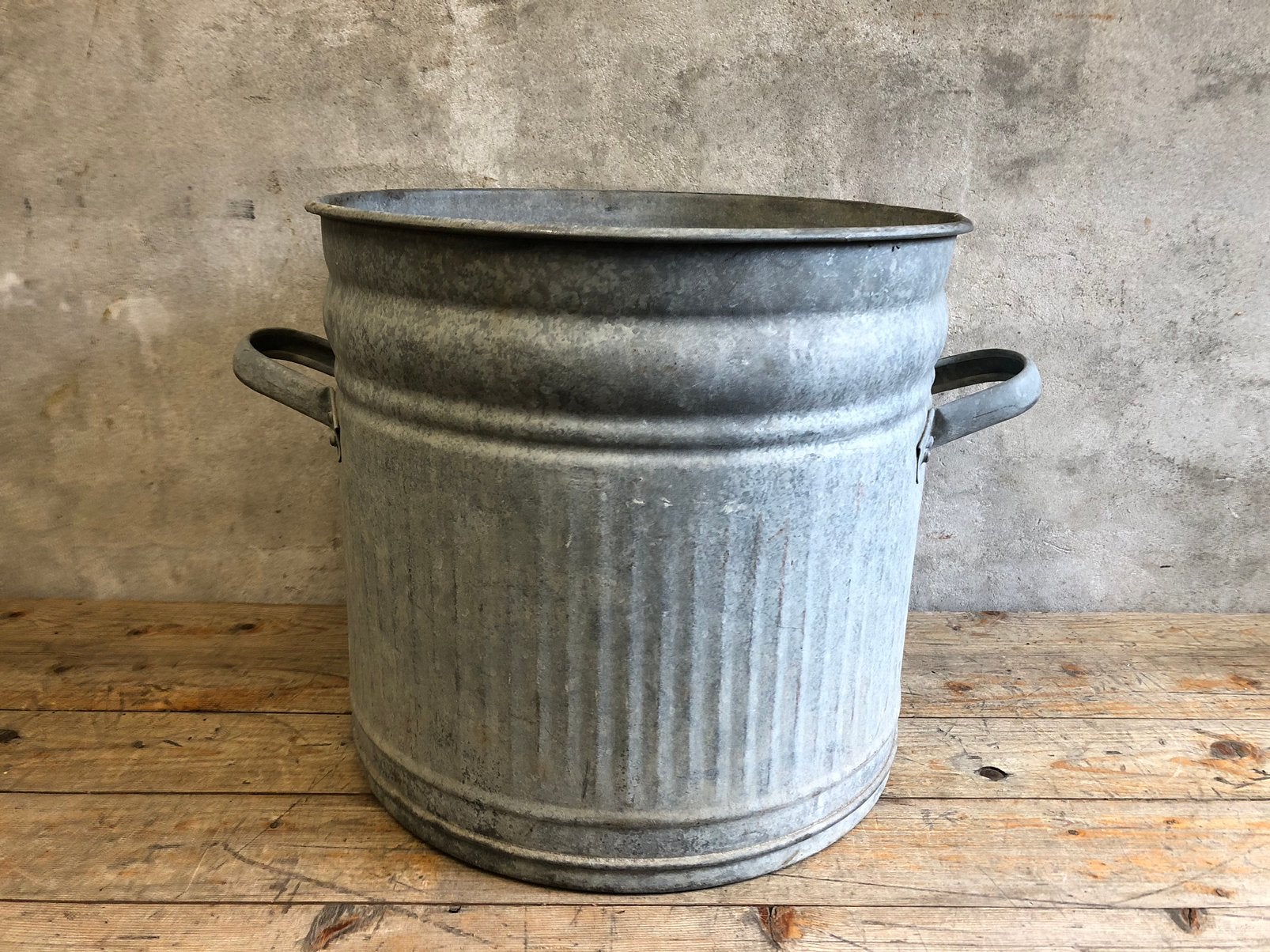 Zinken ton | plantenbak | 37 cm hoog | olijfboom | stadstuin, Gebruikt, Rond, Ophalen of Verzenden, 30 tot 60 cm