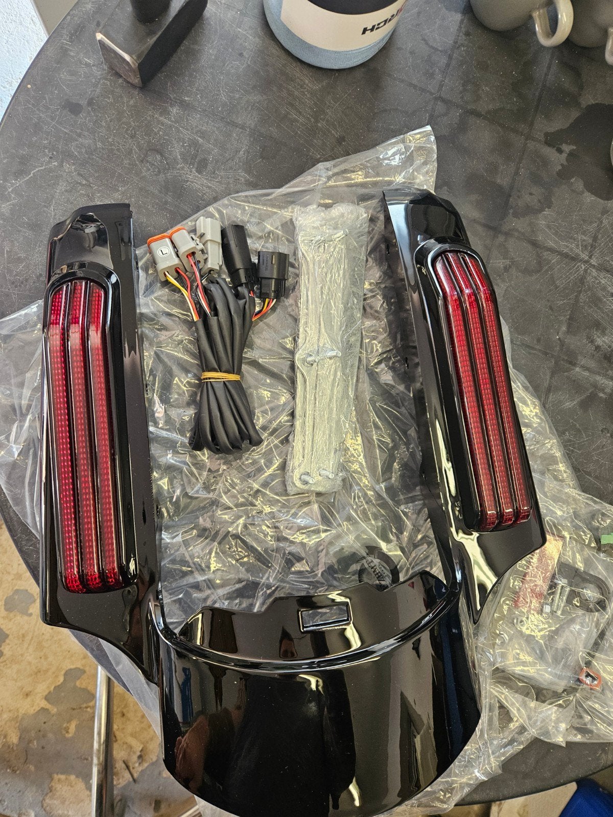2x nieuwe Achterspatbord verlenger 1x verlichting 1x zonder, Motoren, Onderdelen | Harley-Davidson, Ophalen