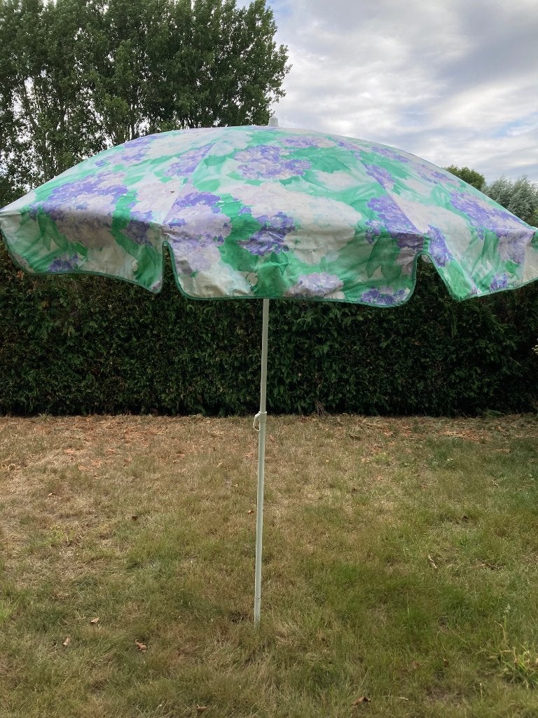 parasol met tafelkleed en een kussen, Ophalen, Gebruikt, Kantelbaar, 2 tot 3 meter