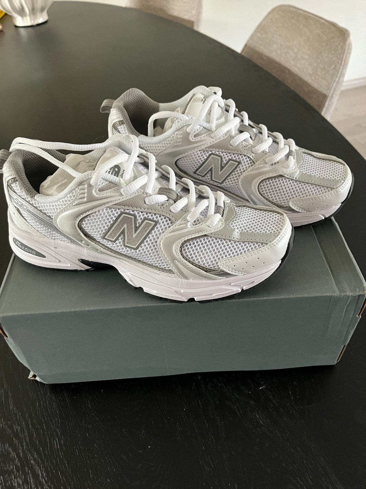 Nieuwe New Balance MR530AD sneakers - Wit/Zilver, Kleding | Dames, Ophalen of Verzenden, Nieuw, Wit, Sneakers of Gympen