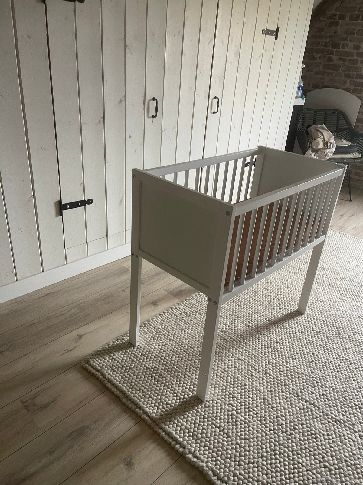 Wit houten wiegje met matrasje als co sleeper gebruikt., Kinderen en Baby's, Ophalen, Gebruikt, Wieg