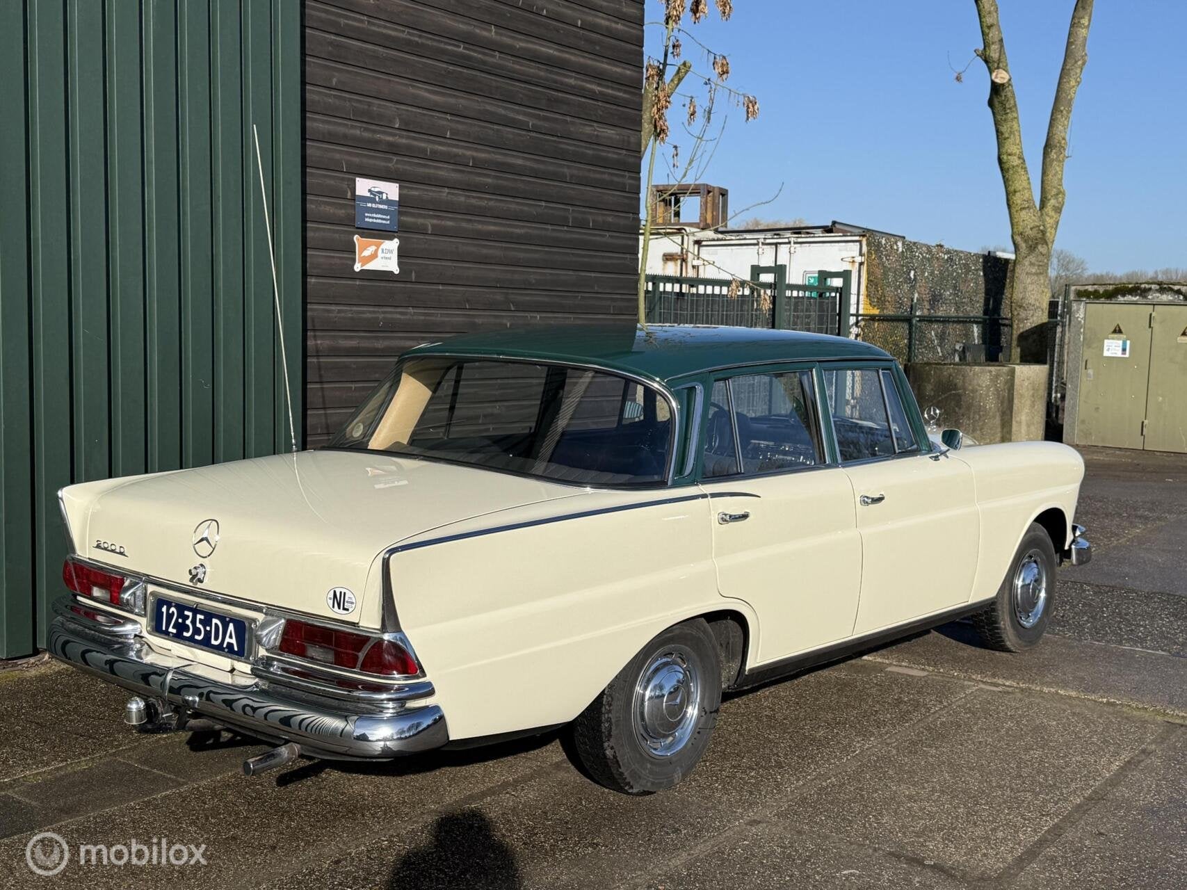 Mercedes-Benz 200 D Heckflosse NAP Nieuwstaat!, foto 4