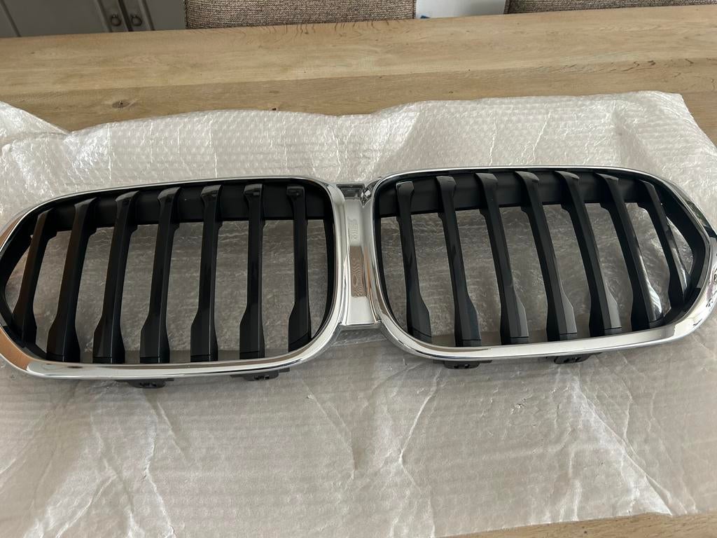 BMW X1 chrome grill, Auto-onderdelen, Gebruikt, Voor, Ophalen of Verzenden, BMW