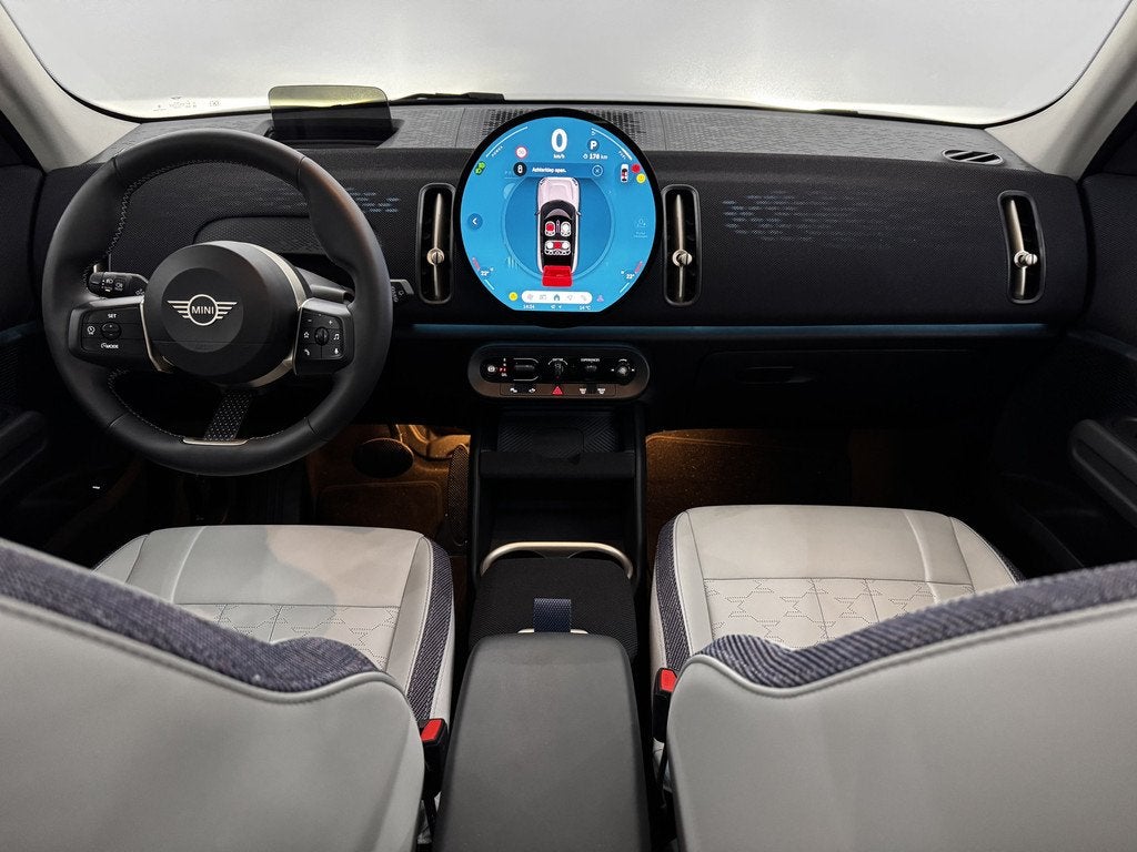 MINI Countryman 1.5 C Classic Trim + Package M Pano, Camera,, Gebruikt, Leder en Stof, Bedrijf, 3 cilinders