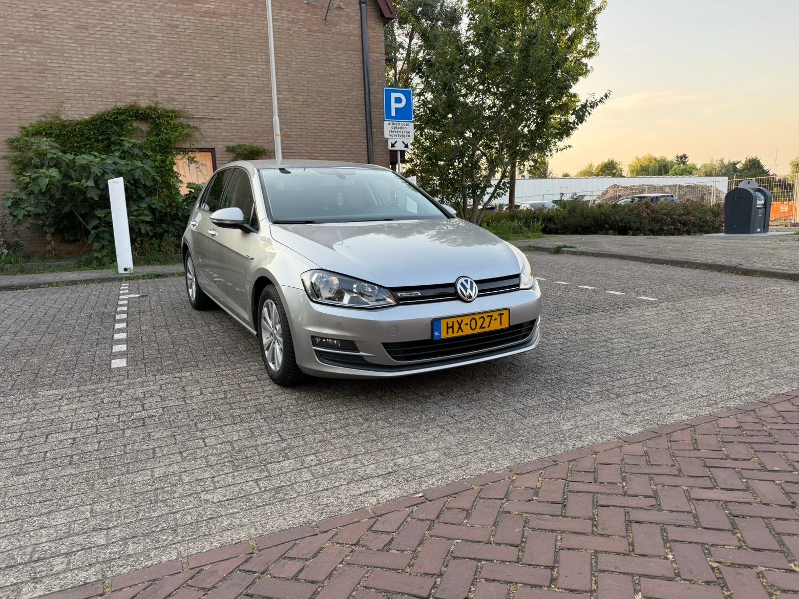 Volkswagen Golf 1.0 TSI 85KW 5D 2016 Grijs, Auto's, Volkswagen, Voorwielaandrijving, 610 kg, 23 km/l, Origineel Nederlands