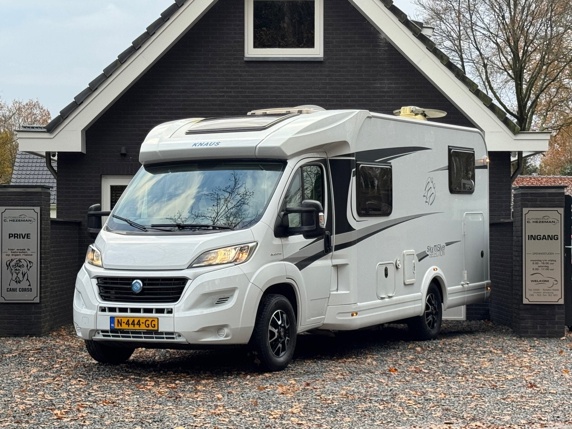 Knaus R16 Knaus Sky TI Silver Selection 700 MEG Airco AUT 31, Caravans en Kamperen, Campers, Automaat, Autobedrijf C. Hezeman