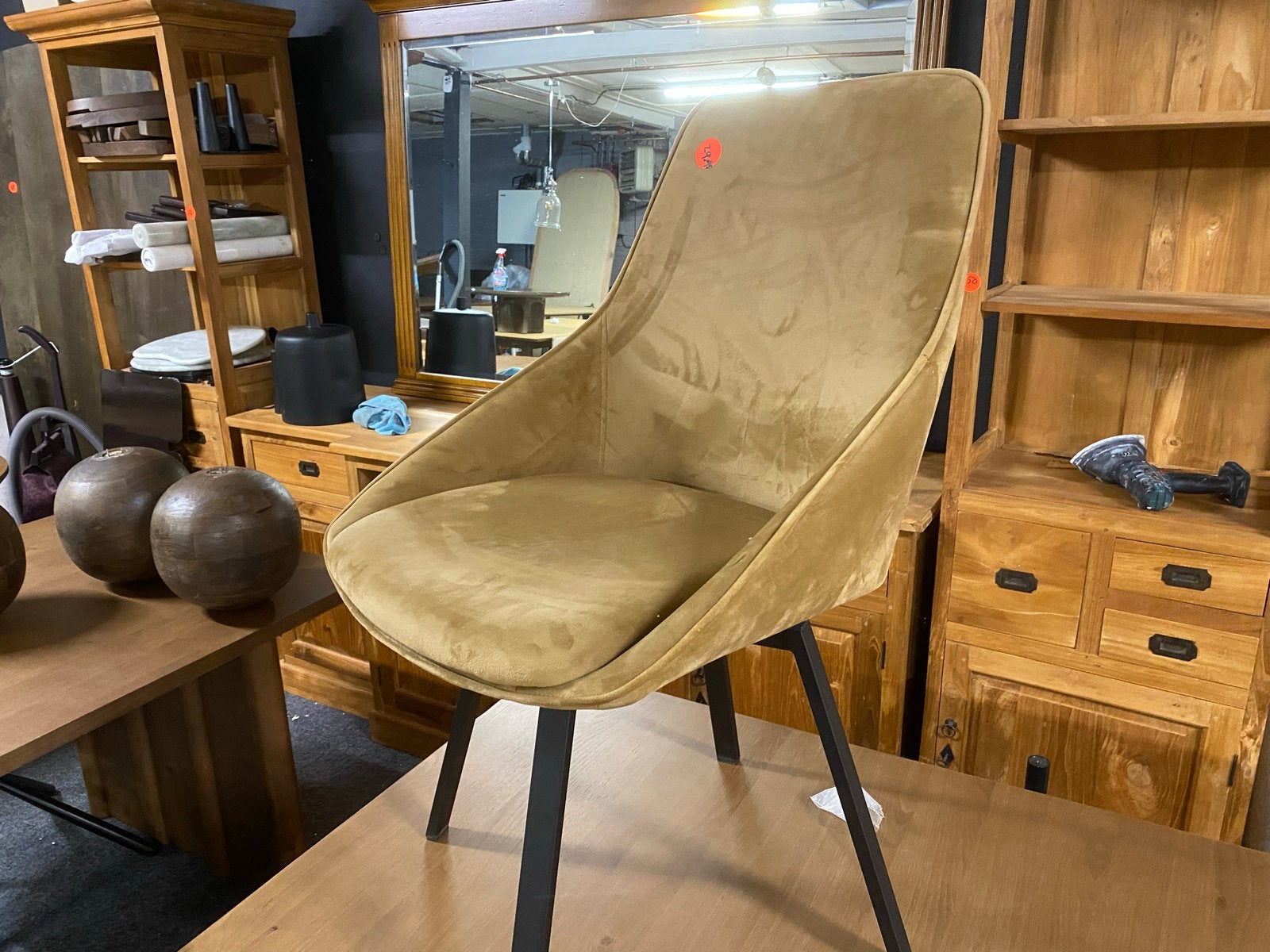 Velvet Mosterd Stoel - B keuze, Huis en Inrichting, Gebruikt, Overige kleuren, D, Ophalen