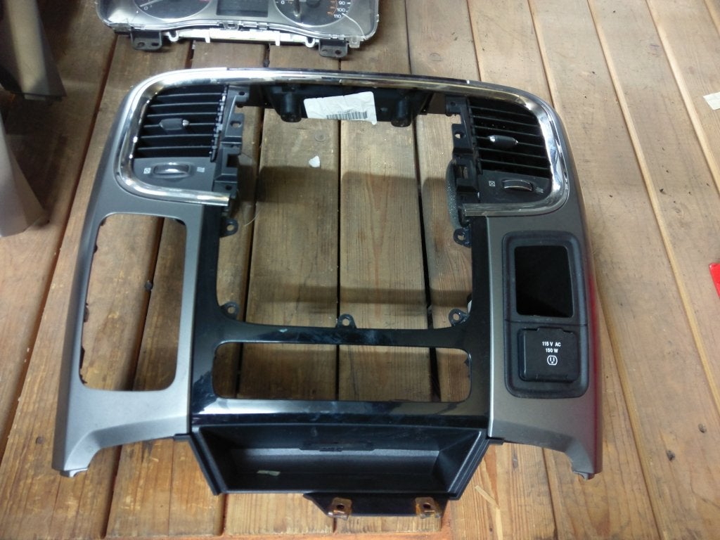 Dodge Ram pickup dashboard airco/radio panelen 09-18, Gebruikt, PO Box 21-8004 | Auburn Hills, MI 48321-8004, Ophalen of Verzenden