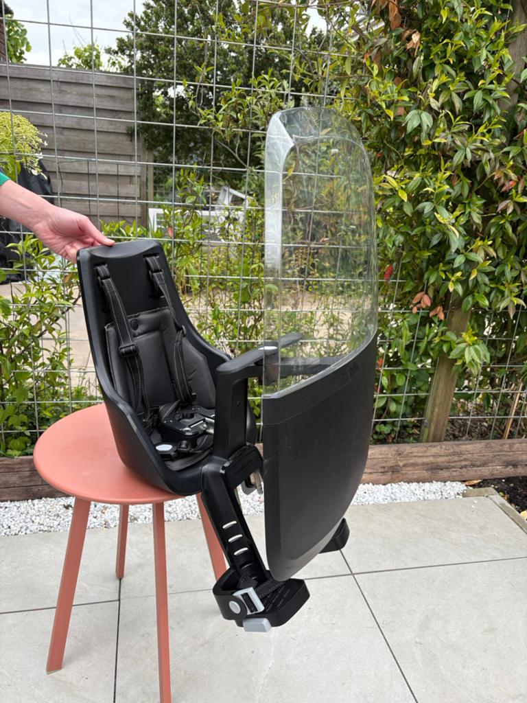 Bobike voorzitje met windscherm, Fietsen en Brommers, Fietsaccessoires | Fietsstoeltjes, Ophalen, Gebruikt, Voorzitje, Voetsteuntjes