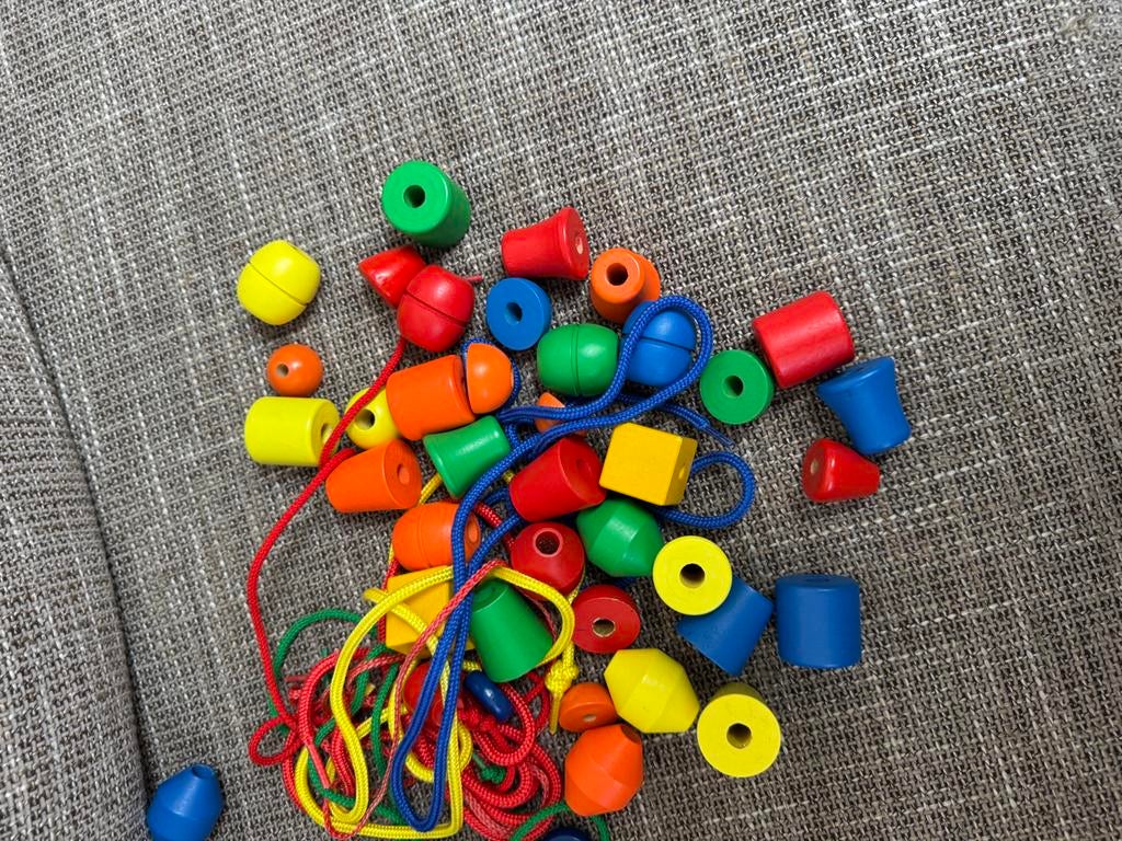 Houten rijgkralen met touwtjes voor kinderen, Kinderen en Baby's, Ophalen of Verzenden, Gebruikt, Overige typen