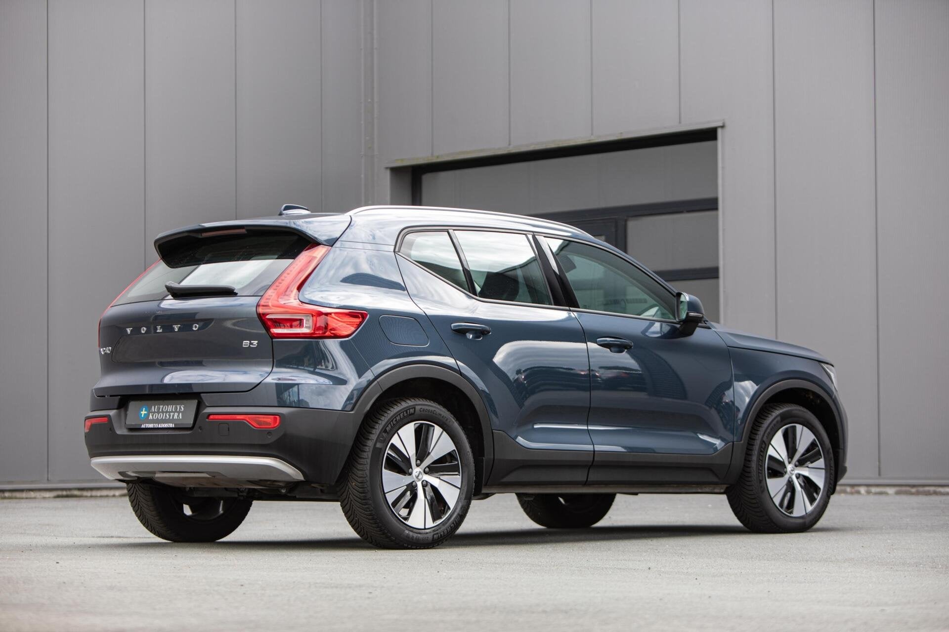 Volvo XC40 2.0 B3 Core MY2026|Leder|Keyless|PDC|Camera|Carpl, Auto's, Dealer onderhouden, Gebruikt, Zwart, 4 cilinders
