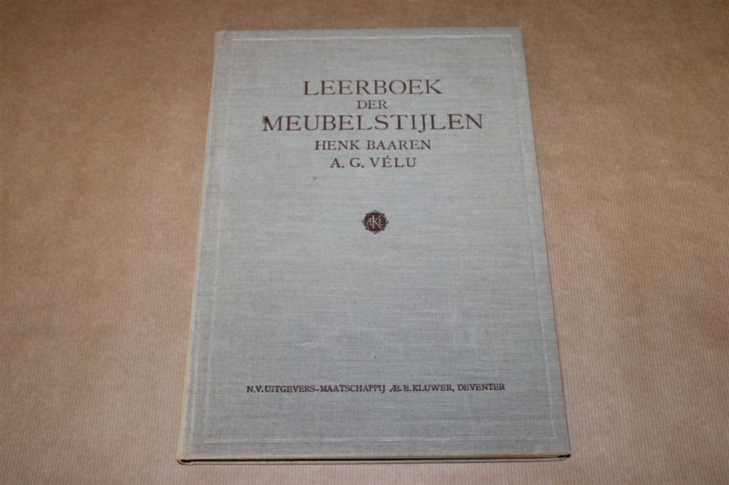 Leerboek der meubelstijlen. Oude uitgave 1947., Ophalen of Verzenden, Gelezen, Interieur en Design