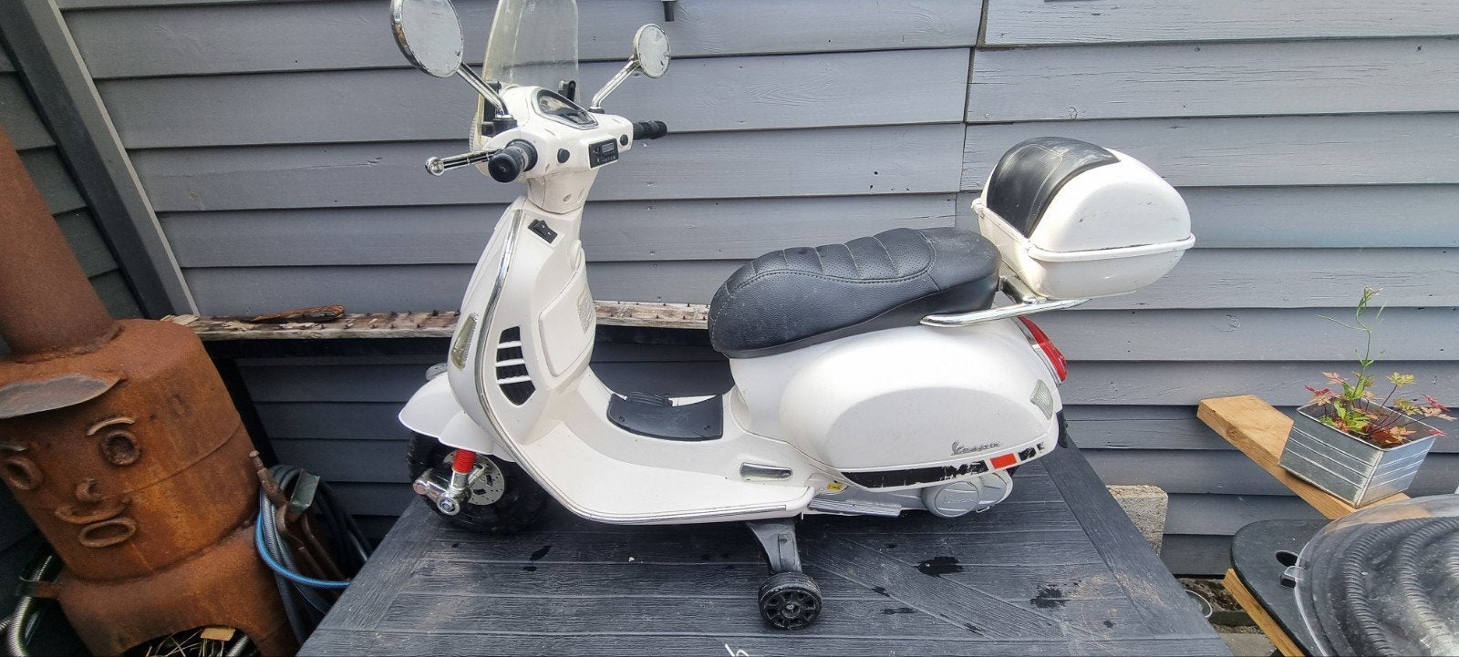 Elektrische Kinderscooter - Vespa Model, Kinderen en Baby's, Speelgoed | Speelgoedvoertuigen, Gebruikt, Ophalen