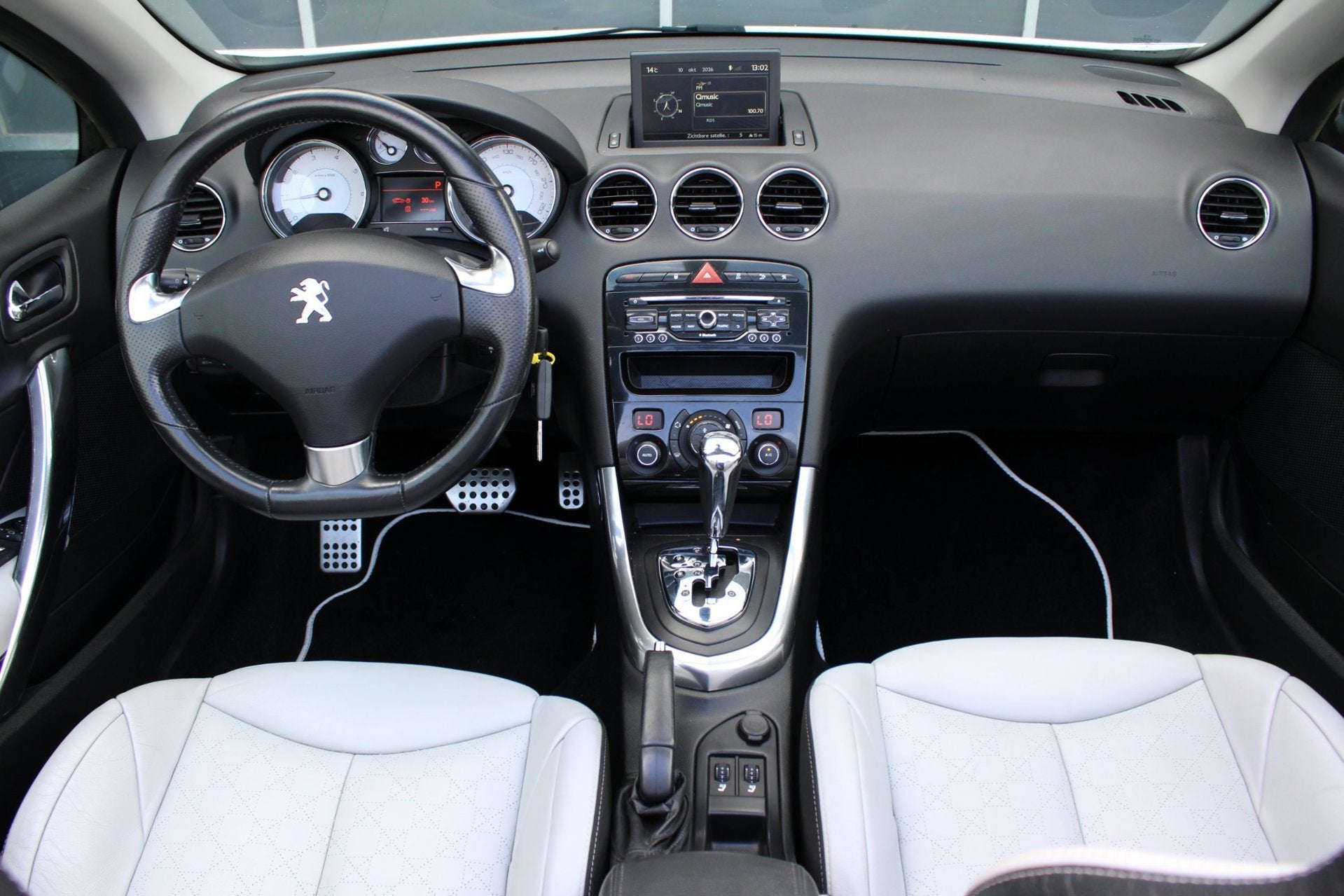 Peugeot 308 CC 1.6 THP Roland Garros, Auto's, Euro 5, Gebruikt, Wit, Leder