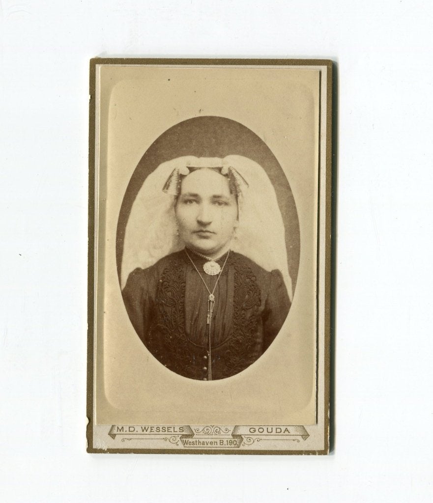 Carte de Visite. M.D. Wessels. Gouda., Foto, Klederdracht, Ophalen of Verzenden, Zo goed als nieuw