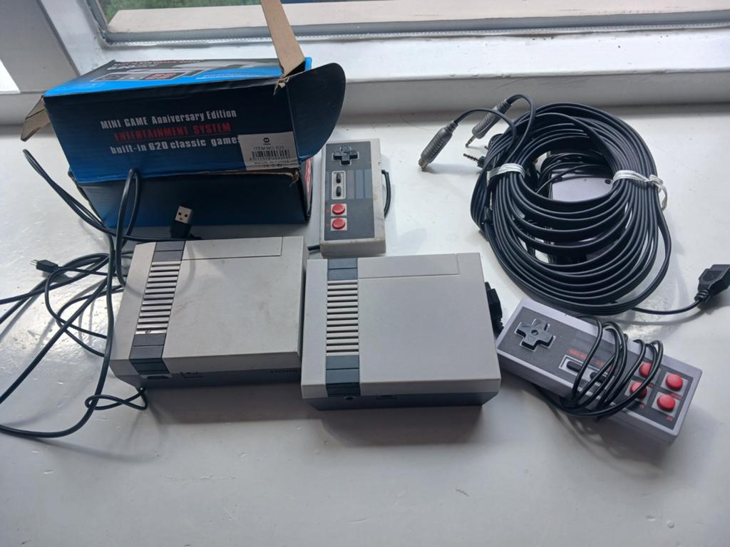 Retro Gameconsole NES Stijl - 620 Games & 2 Controllers, Spelcomputers en Games, Spelcomputers | Nintendo NES, Nieuw, Met 2 controllers