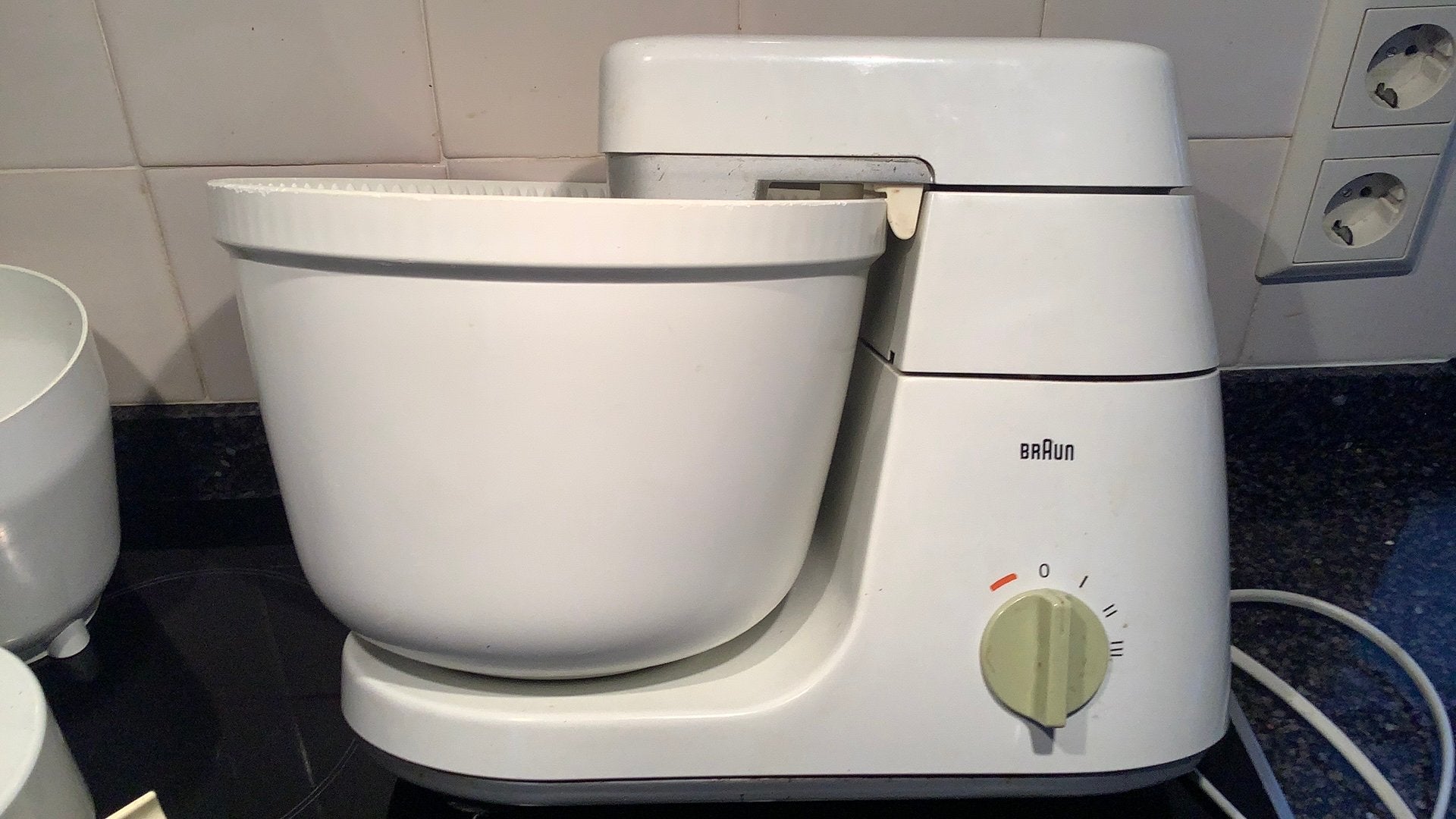 Braun KM32 Keukenmachine - zeer complete tijdloze klassieker, 4 liter of meer, Ophalen, Zo goed als nieuw, 3 snelheden of meer