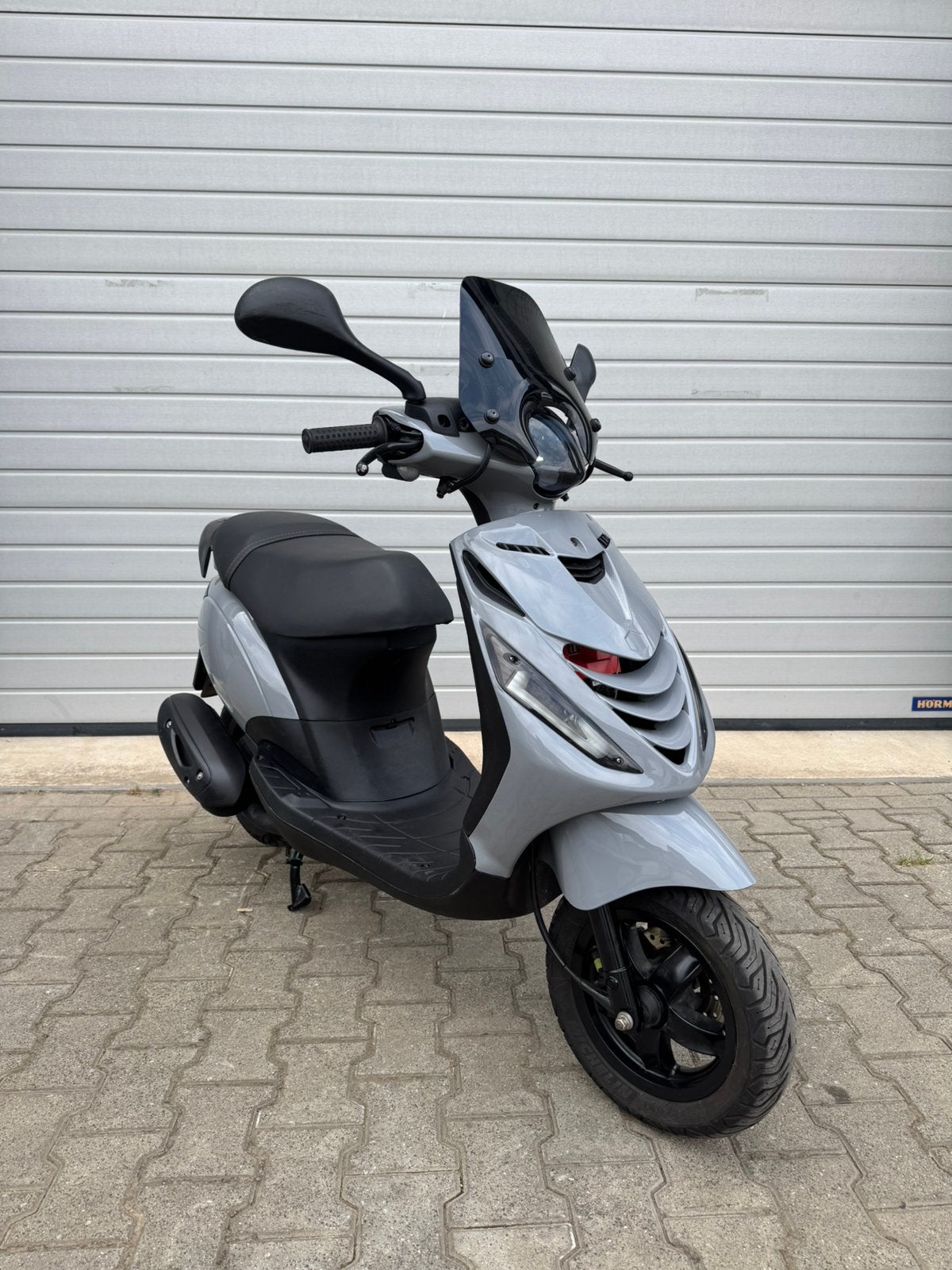 Piaggio zip brom iget 2021 full option, Fietsen en Brommers, Scooters | Piaggio, Ophalen, Zo goed als nieuw, Benzine, Zip