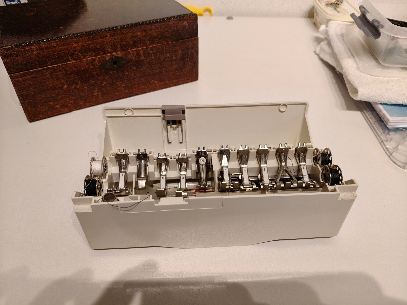 Bernina 1230 Naaimachine met accessoires, Hobby en Vrije tijd, Naaimachines en Toebehoren, Ophalen of Verzenden, Gebruikt, Naaimachine