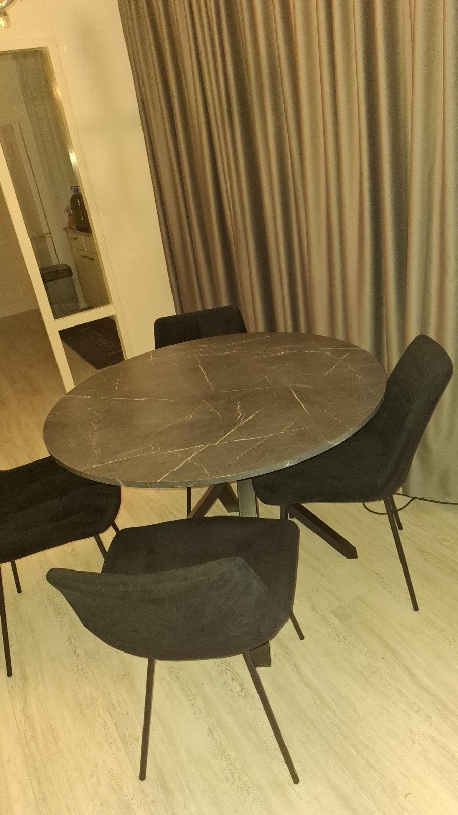 Luxe eethoek: marmerlook tafel (105cm) met 4 velvet stoelen, Ophalen of Verzenden
