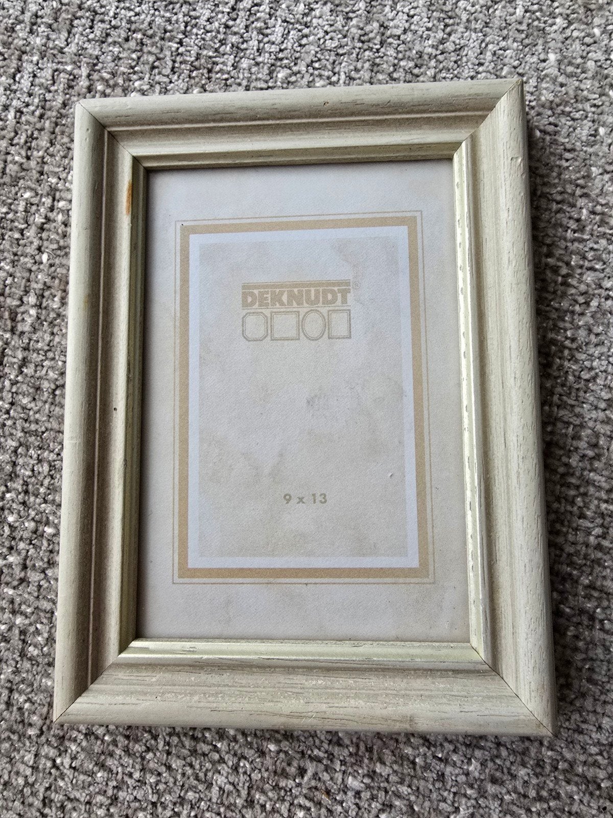 Te koop houten foto lijst 9x13cm., Beige, Hout, Standaard fotolijst, Ophalen of Verzenden