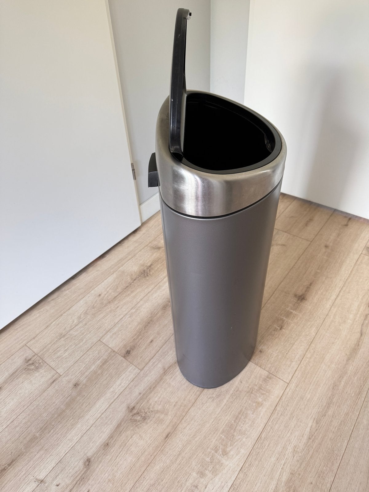 Pedaalemmer 40-45L - Ruimtebesparend en stijlvol, Ophalen, 50 – 75, Gebruikt, Met pedaal