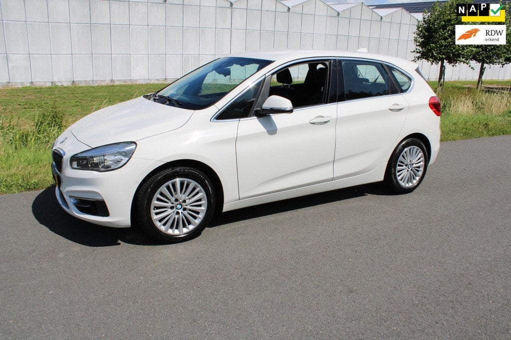 BMW 2-serie Active Tourer 218i Luxury Automaat met Leder, 136 pk, Gebruikt, Automatische klimaatregeling, Wit