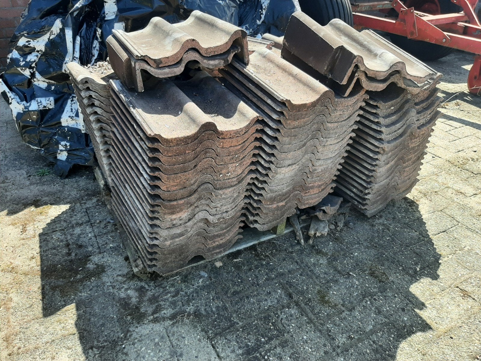 Gratis betonnen dakpannen sneldekkers incl. 30 gevelpannen, Ophalen, Gebruikt, 15 m² of meer, Dakpannen