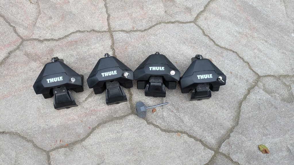 Thule voet voor dragers: Thule Evo Clamp 7105 met Kit 145026, Auto diversen, Dakdragers, Ophalen of Verzenden, Gebruikt