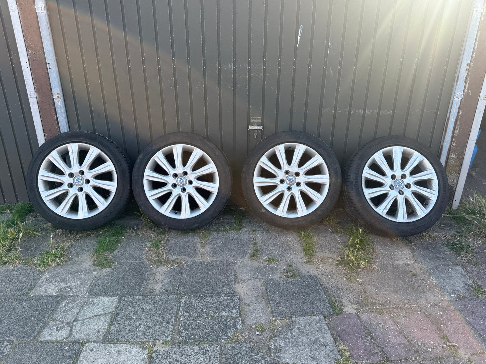 Volvo 17 inch velgen met Continental zomerbanden 205/50 R17, Auto-onderdelen, Banden en Velgen, Ophalen, Gebruikt, Banden en Velgen