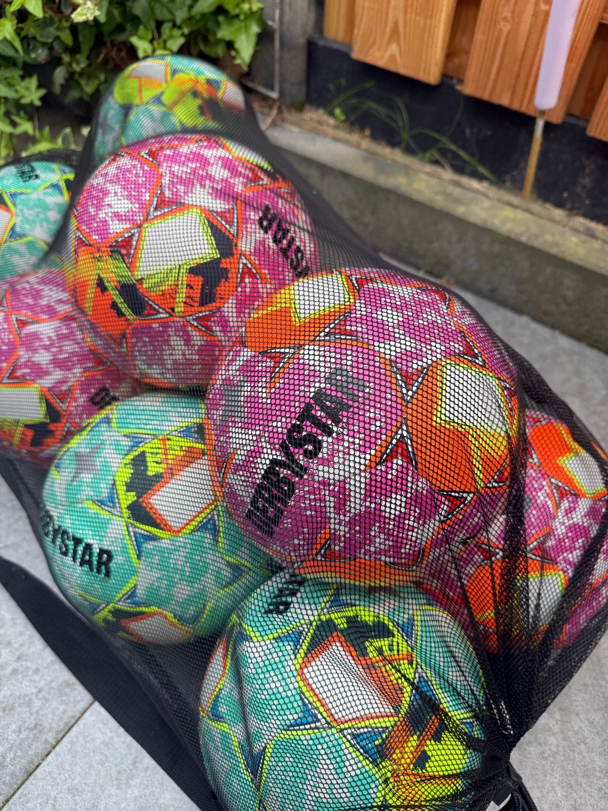 10 derbystar voetballen maat 4 + ballennet, Maat XS of kleiner, Ophalen, Gebruikt, Bal