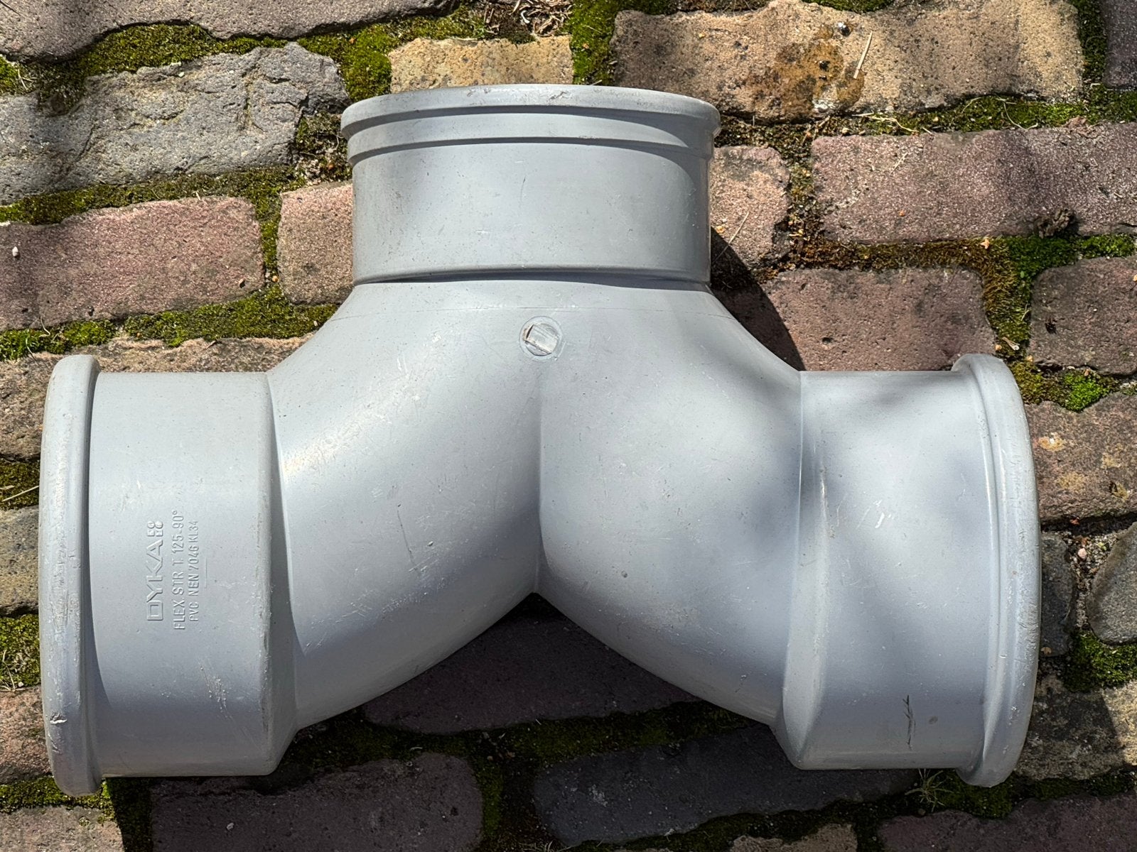 Dyka riool T-stuk 125mm | €10, Doe-het-zelf en Verbouw, Buizen en Afvoer, Afvoer, Pvc, Ophalen of Verzenden, Zo goed als nieuw