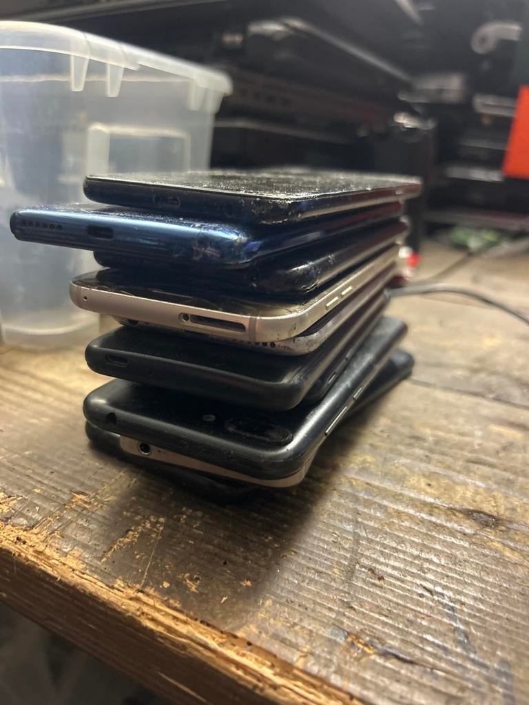 100x Oude telefoons (deels kapot) incl. onderdelen, Ophalen of Verzenden, Niet werkend, Zonder abonnement, Zonder simlock