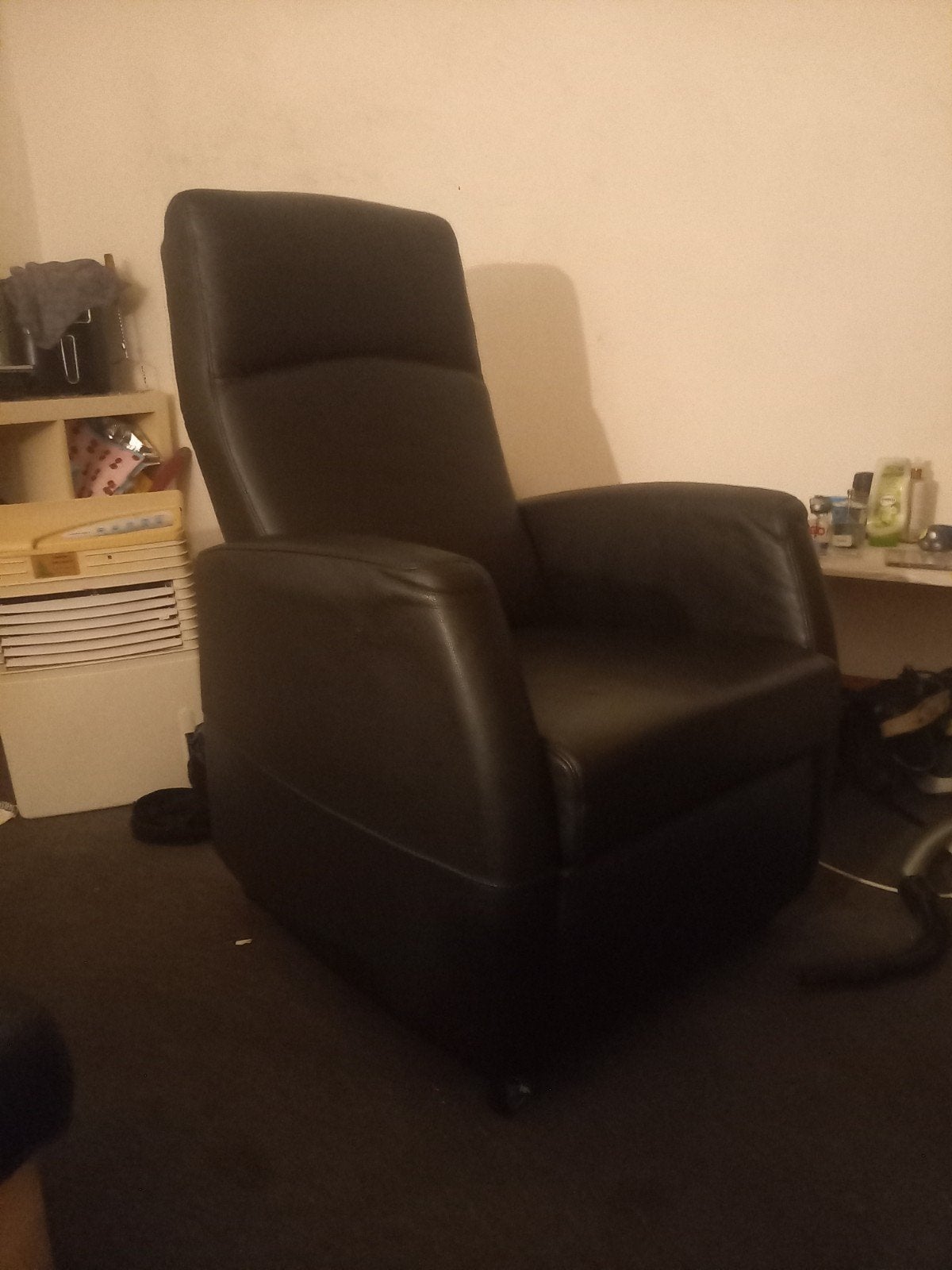 Zwarte Leren Relaxfauteuil. . MOET WEG!!!, Ophalen, Gebruikt, 75 tot 100 cm, Modern
