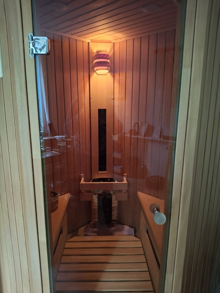 Finse Sauna infrarood en kachel - hoekmodel, Ophalen, Zo goed als nieuw, Complete sauna