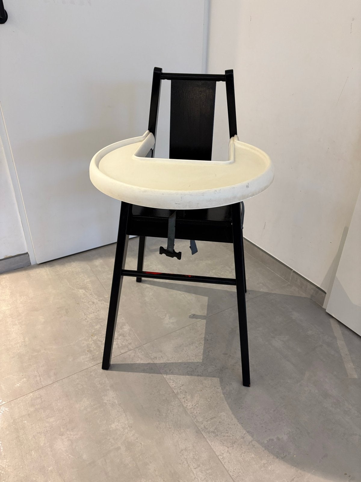 Ikea kinderstoel (zwart) Blames met afneembaar eetblad, Kinderen en Baby's, Ophalen, Gebruikt, Overige typen, Afneembaar eetblad