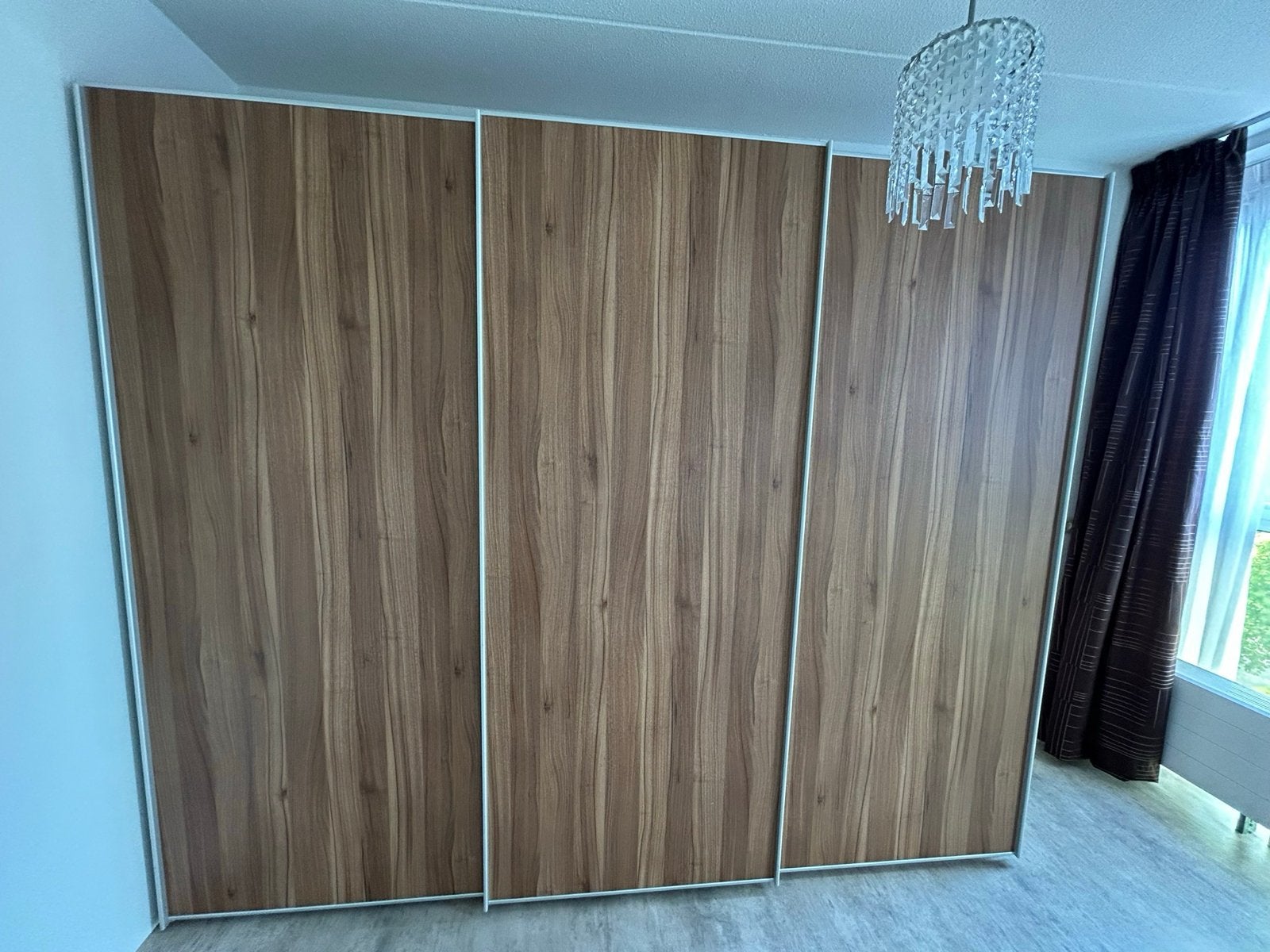 Ruime kledingkast met schuifdeuren, houtnerf design, Huis en Inrichting, Kasten | Kledingkasten, Ophalen, Gebruikt, 200 cm of meer