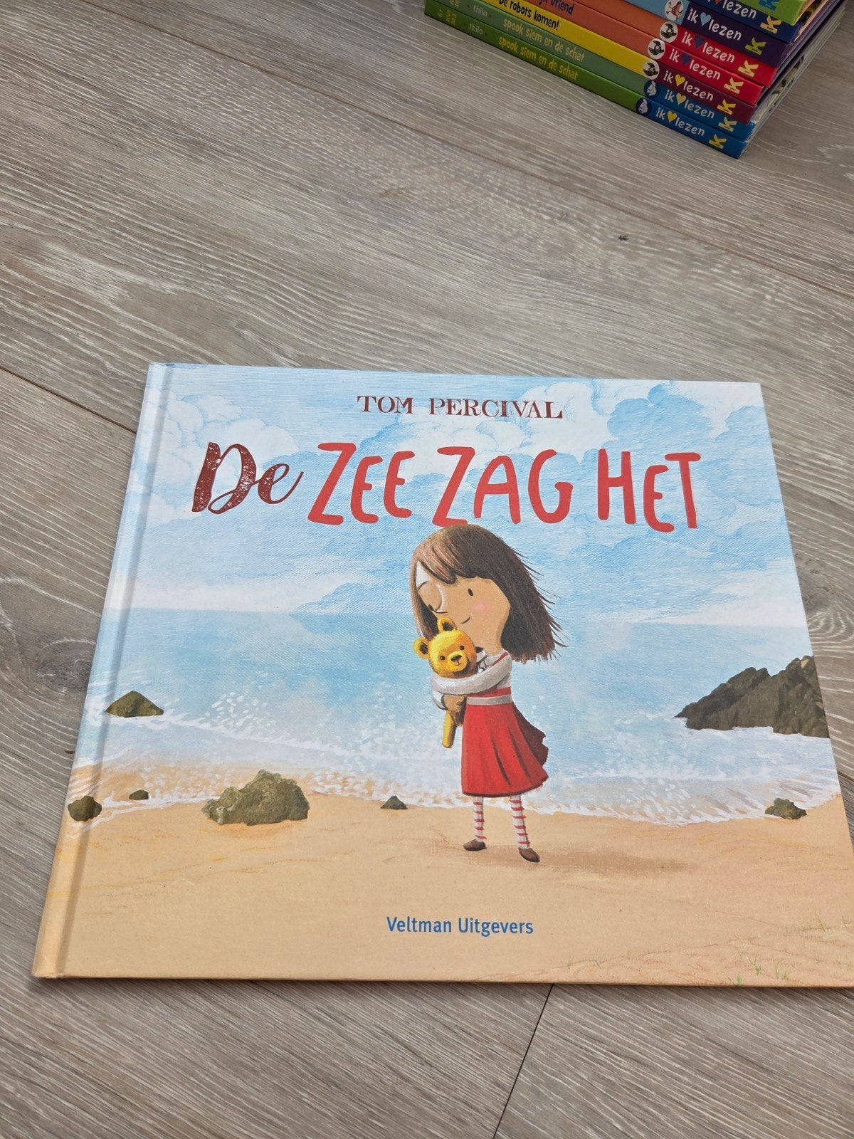 De zee zag het - Tom Percival, Ophalen of Verzenden, Zo goed als nieuw