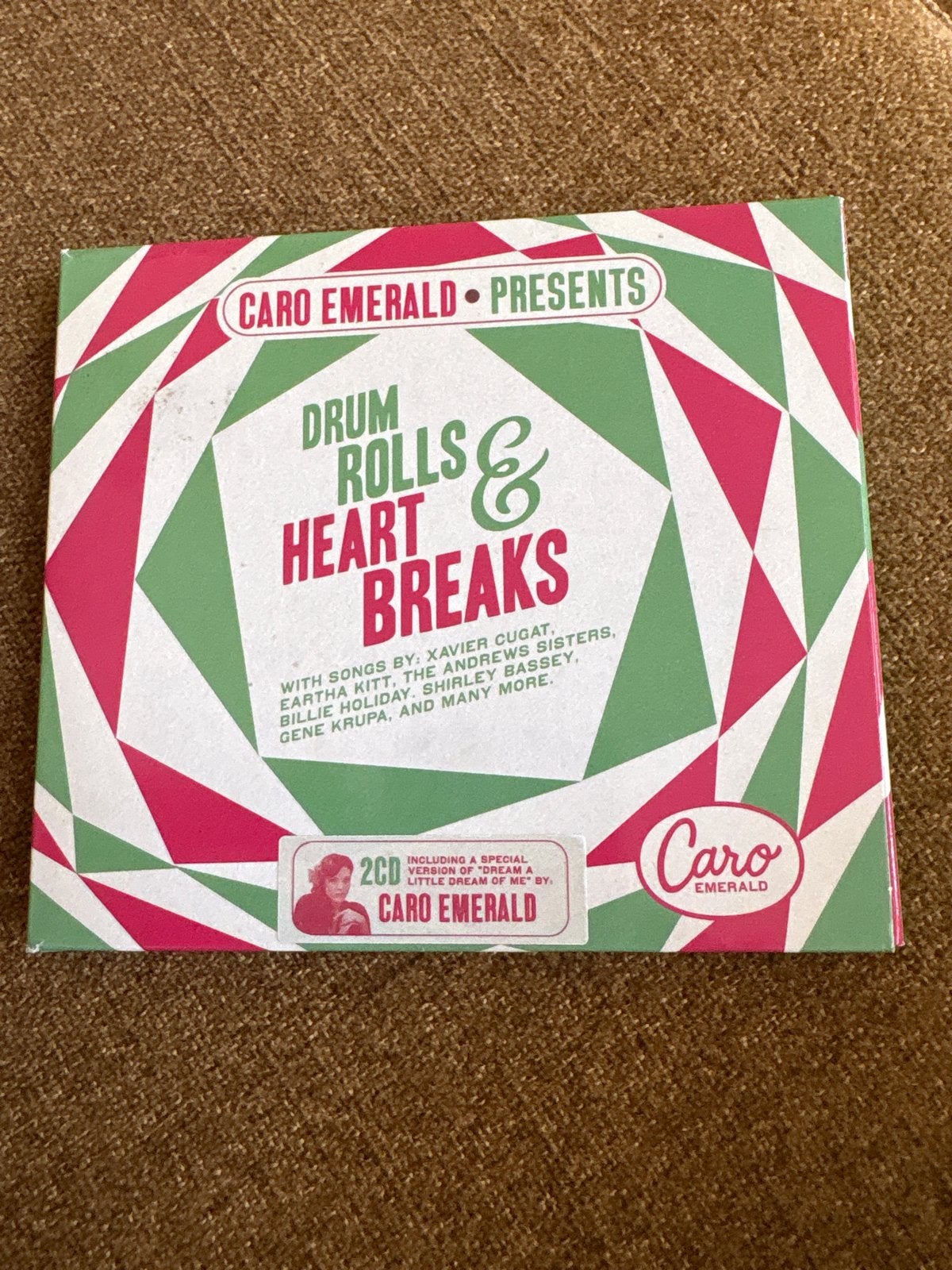 Caro Emerald Presents: Drum Rolls & Heart Breaks (2CD), Ophalen of Verzenden, Zo goed als nieuw, Verzamelalbum, Inclusief doosje