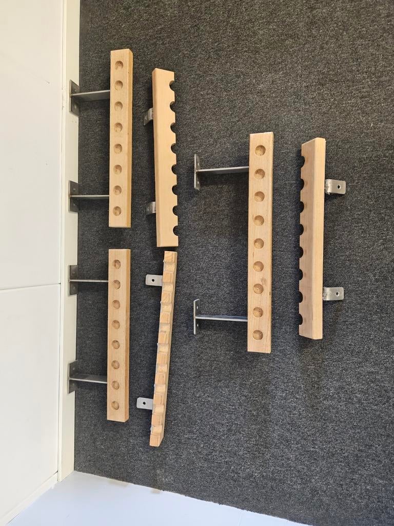 Houten halterstang wandhouders voor 25 stangen, Ophalen