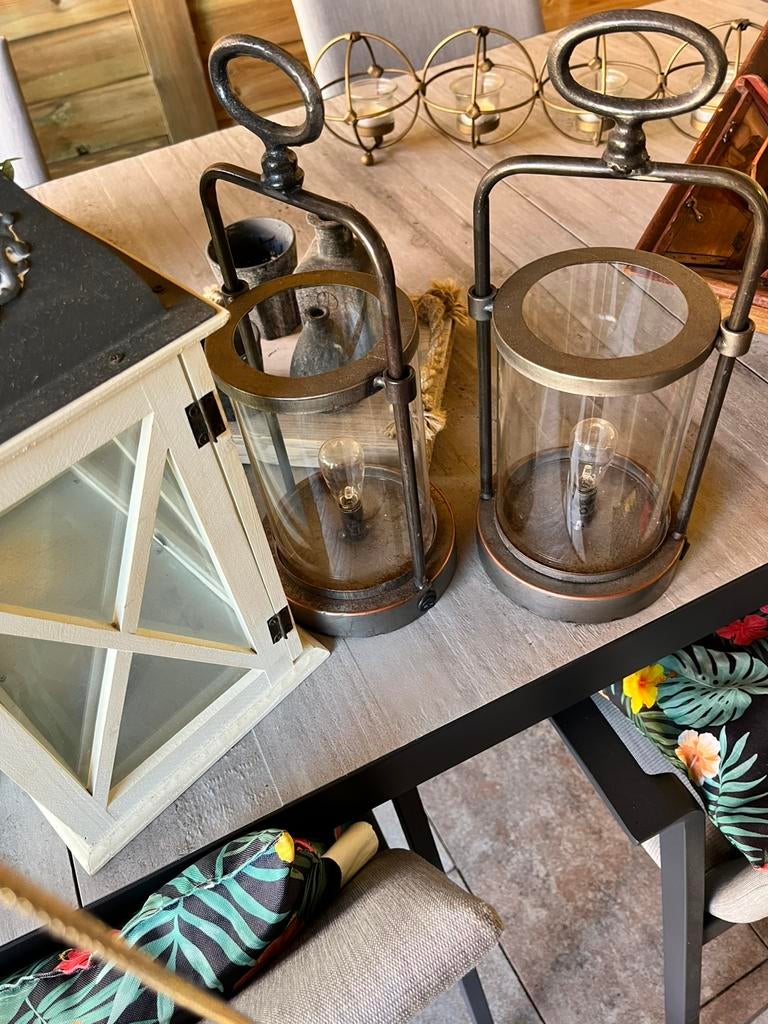 te koop twee lampjes, Led-lamp, Minder dan 30 watt, Zo goed als nieuw, E27 (groot)