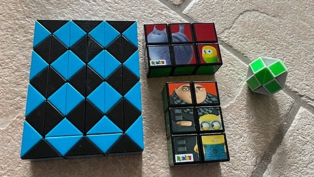 Magic snake puzzel 48 ,2 Rubiks van McDonalds oa Minions en, Ophalen of Verzenden, Gebruikt