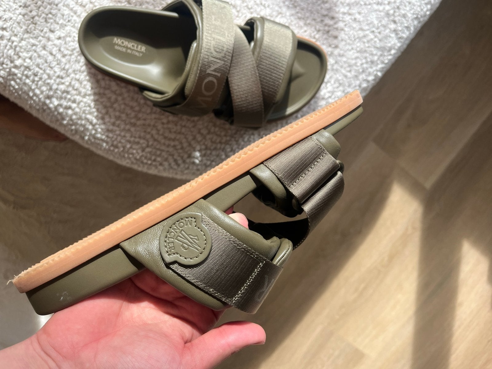 Gloednieuwe Moncler sandalen in maat 41, groen, Ophalen of Verzenden, Nieuw, Overige kleuren, Sandalen