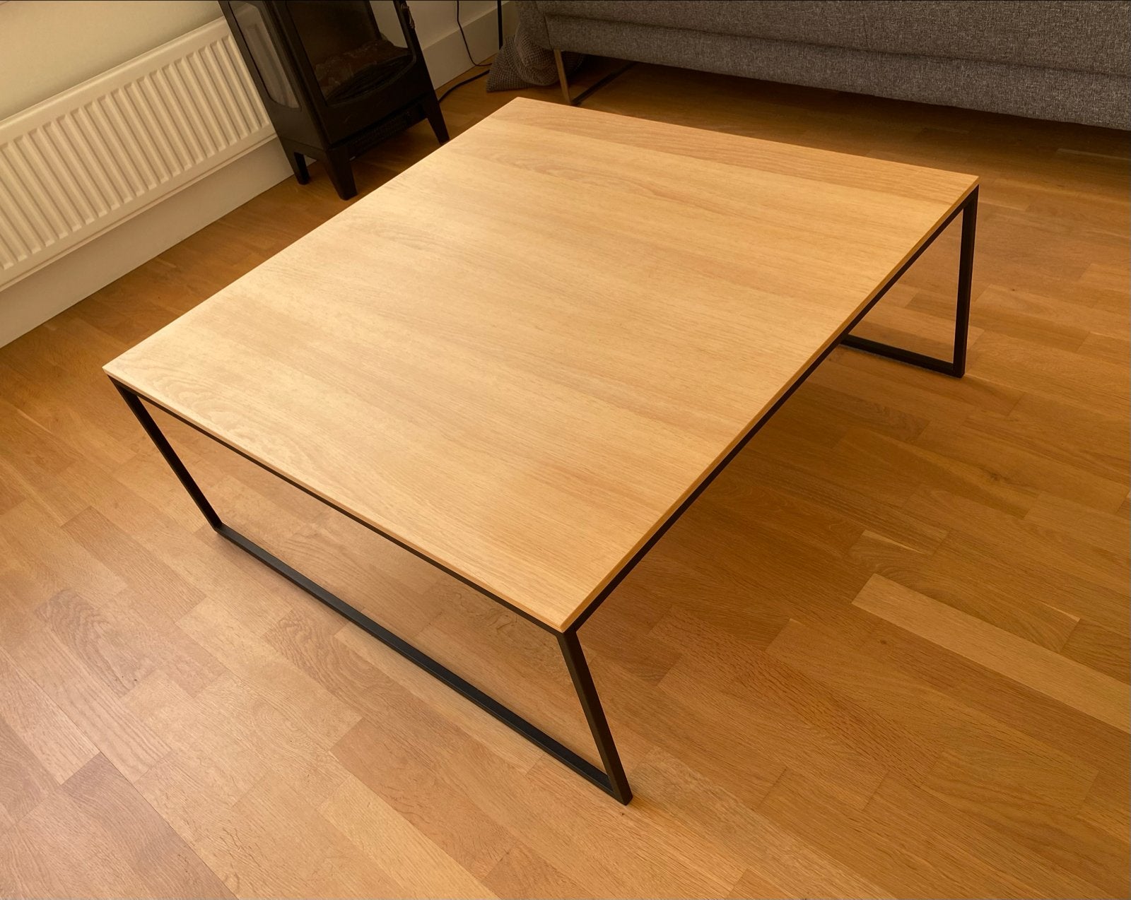 Moderne salontafel van eikenhout en metaal frame, Ophalen, 50 tot 100 cm, 50 tot 100 cm, Zo goed als nieuw