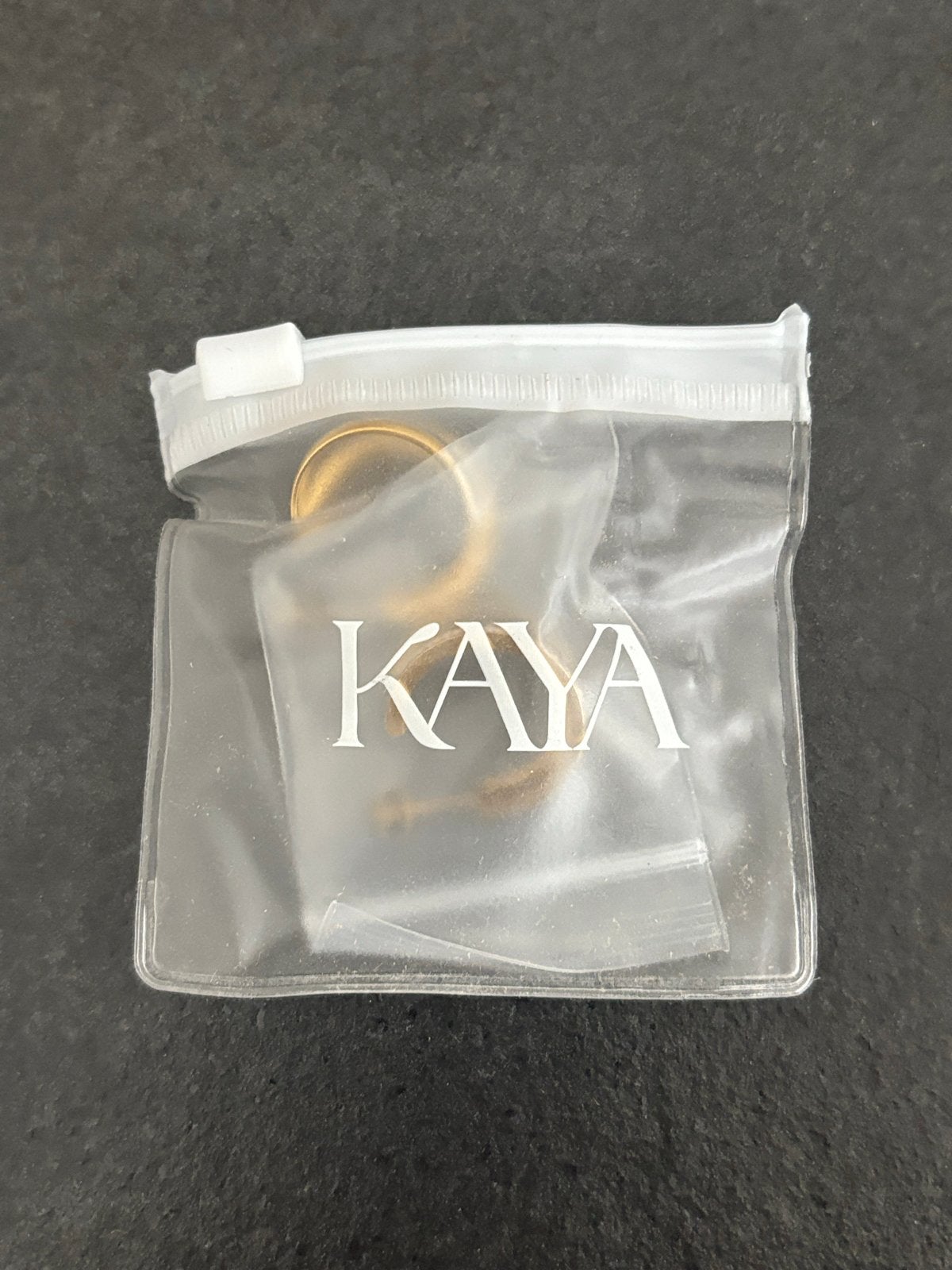 KAYA Oorbellen Goudkleurig met Strass - nieuw, Overige materialen, Hangers, Nieuw, Ophalen of Verzenden