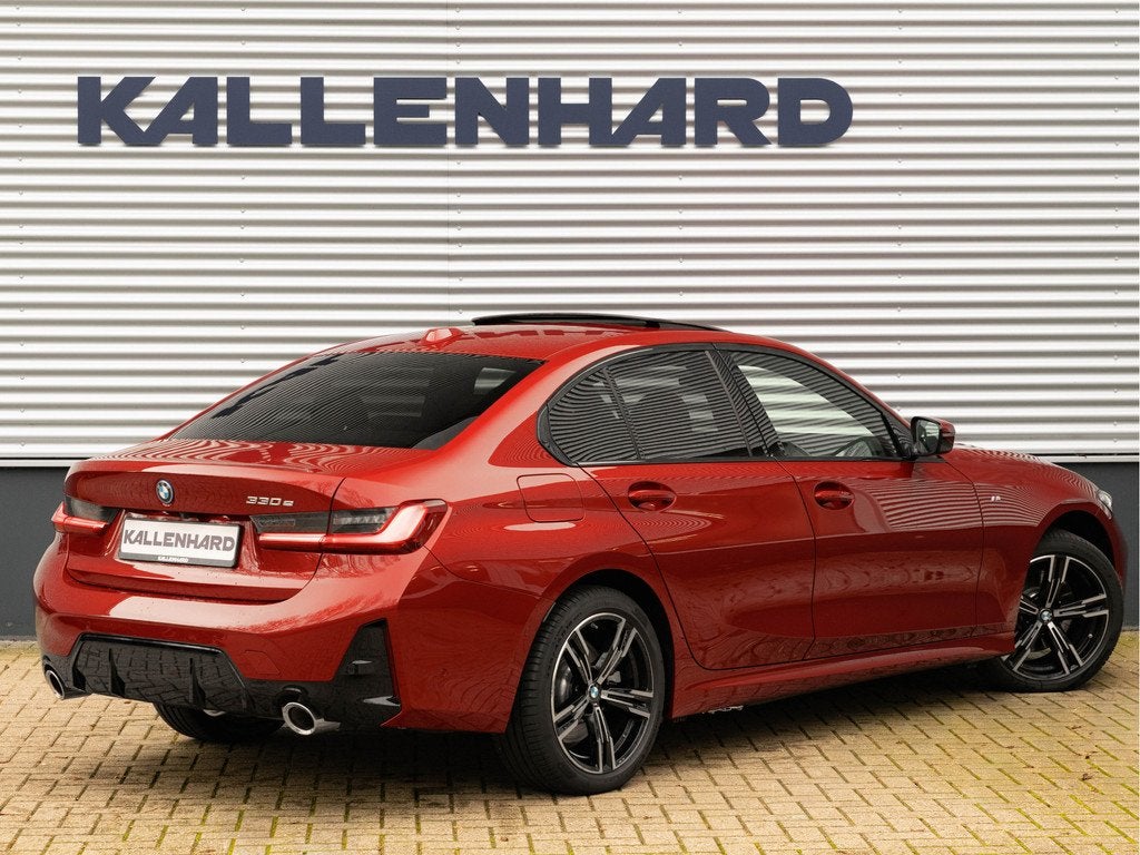 BMW 3-serie 330e M-Sport - LCI 2 - Schuifdak - Trekhaak - Wi, 1998 cc, Achterwielaandrijving, 4 cilinders, 24 maanden